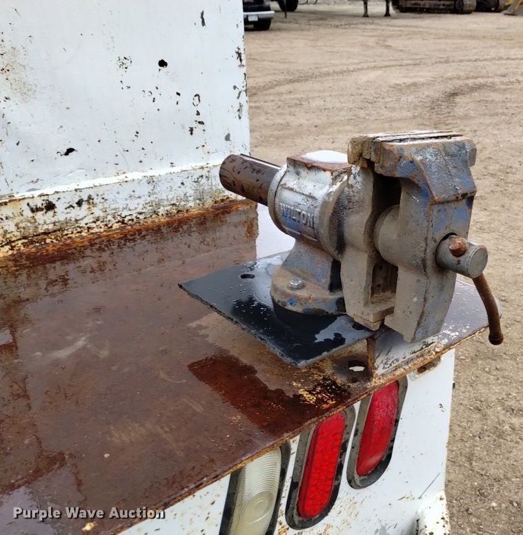 image for item DQ5985 1997 International 4700 utility / service truck