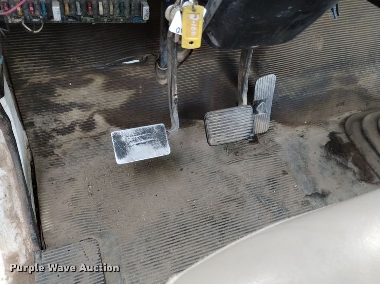 image for item DQ5985 1997 International 4700 utility / service truck