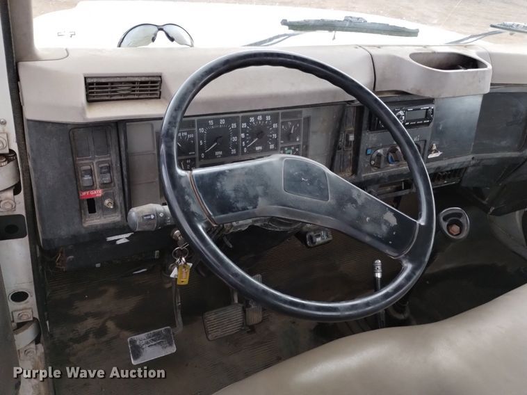 image for item DQ5985 1997 International 4700 utility / service truck