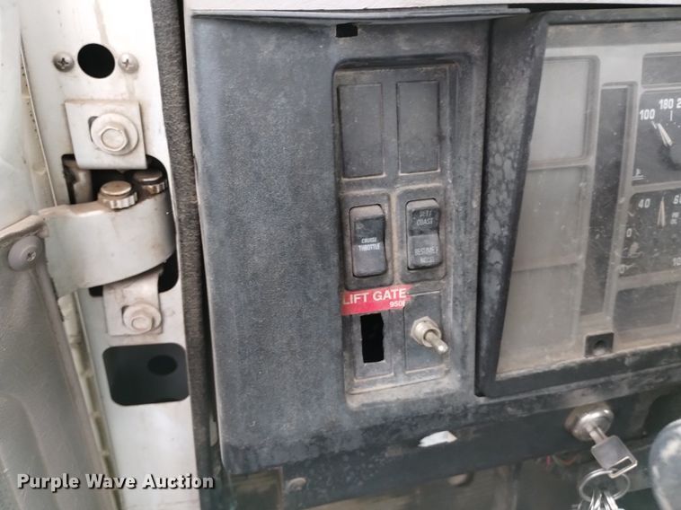 image for item DQ5985 1997 International 4700 utility / service truck