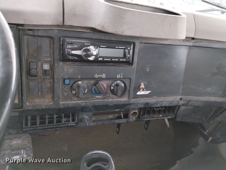 image for item DQ5985 1997 International 4700 utility / service truck