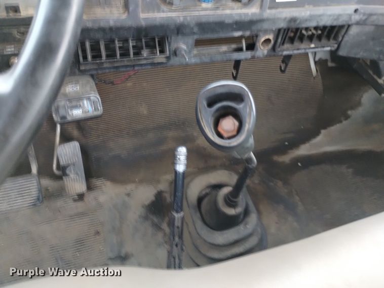 image for item DQ5985 1997 International 4700 utility / service truck