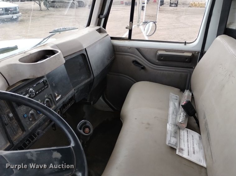 image for item DQ5985 1997 International 4700 utility / service truck