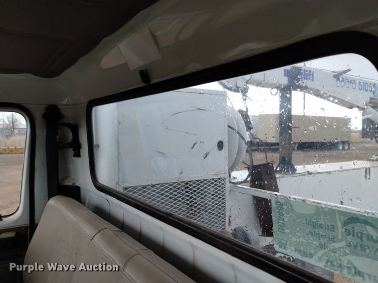 image for item DQ5985 1997 International 4700 utility / service truck