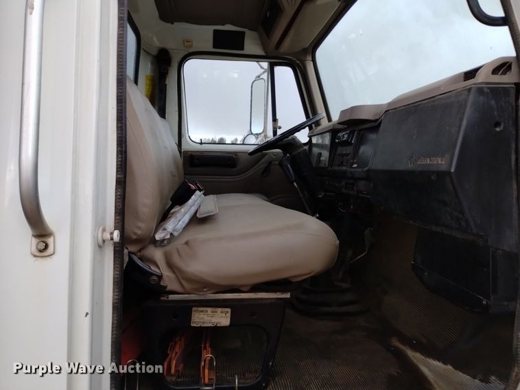 image for item DQ5985 1997 International 4700 utility / service truck