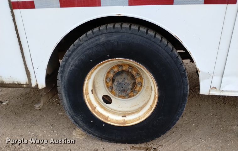 image for item DQ5985 1997 International 4700 utility / service truck