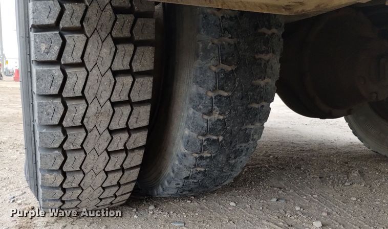 image for item DQ5985 1997 International 4700 utility / service truck