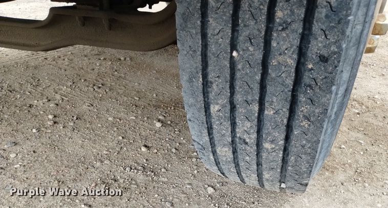 image for item DQ5985 1997 International 4700 utility / service truck