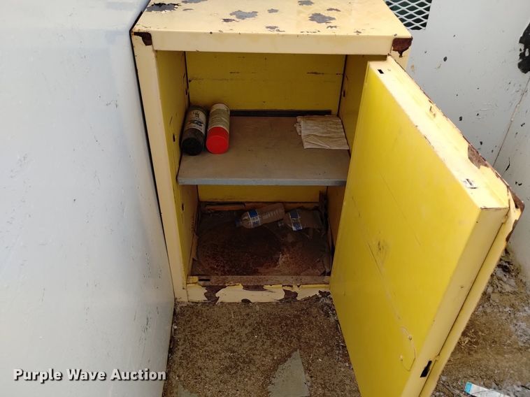 image for item DQ5986 1996 Chevrolet Kodiak  utility / service truck