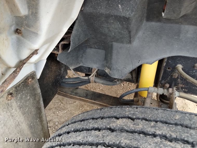 image for item DQ5986 1996 Chevrolet Kodiak  utility / service truck