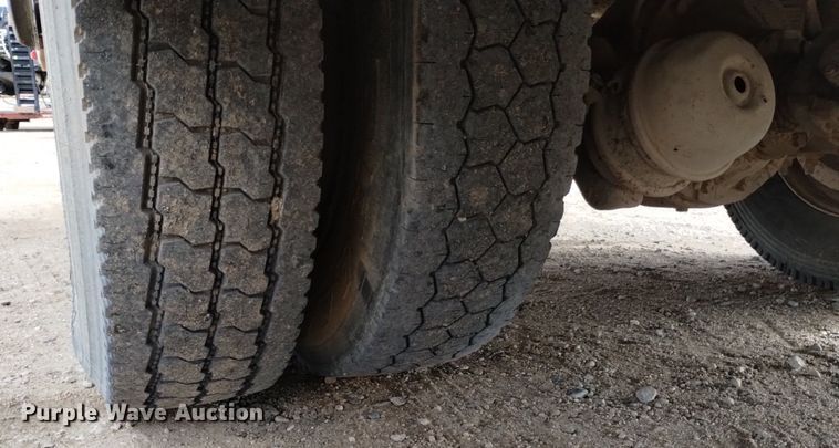 image for item DQ5986 1996 Chevrolet Kodiak  utility / service truck