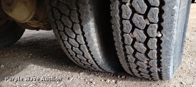 image for item DQ5986 1996 Chevrolet Kodiak  utility / service truck