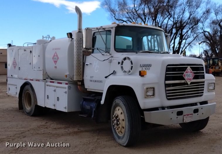 image for item DQ5988 1990 Ford L9000 fuel truck