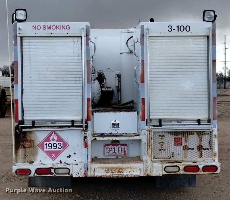 image for item DQ5988 1990 Ford L9000 fuel truck