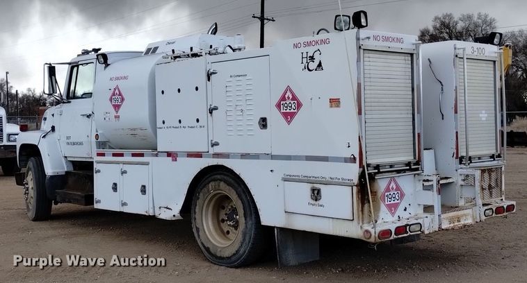image for item DQ5988 1990 Ford L9000 fuel truck