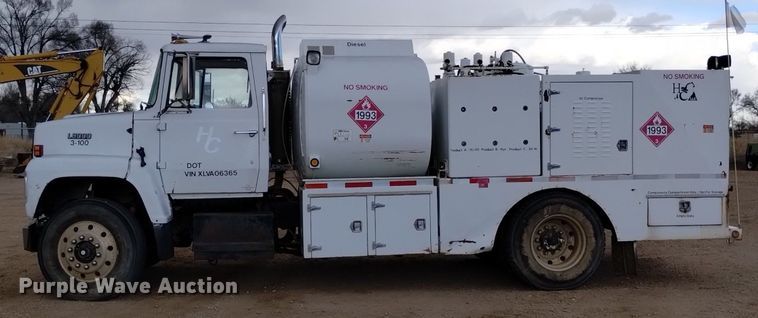 image for item DQ5988 1990 Ford L9000 fuel truck