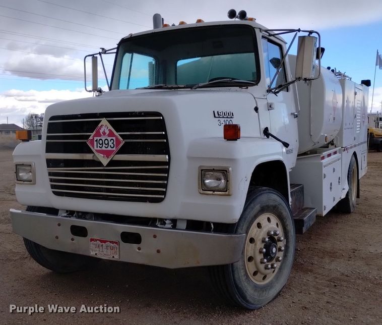 image for item DQ5988 1990 Ford L9000 fuel truck