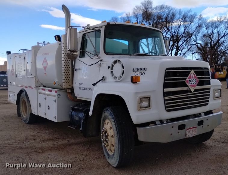 image for item DQ5988 1990 Ford L9000 fuel truck