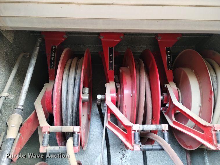 image for item DQ5988 1990 Ford L9000 fuel truck