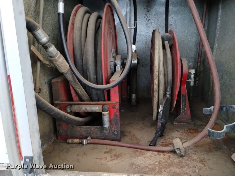 image for item DQ5988 1990 Ford L9000 fuel truck