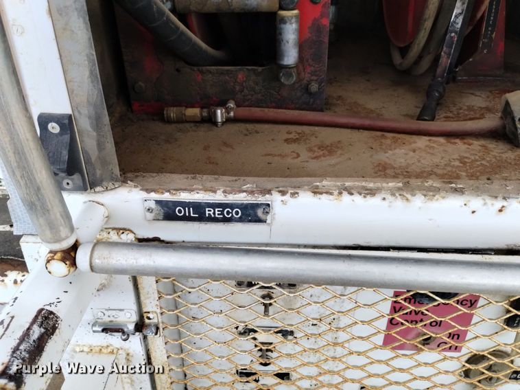 image for item DQ5988 1990 Ford L9000 fuel truck