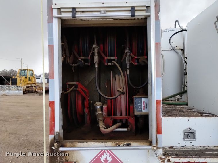 image for item DQ5988 1990 Ford L9000 fuel truck