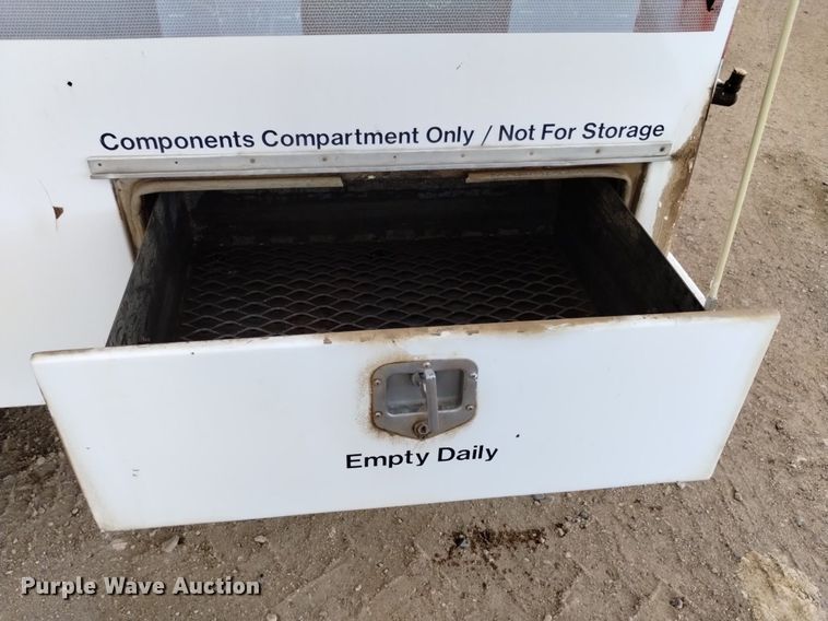 image for item DQ5988 1990 Ford L9000 fuel truck