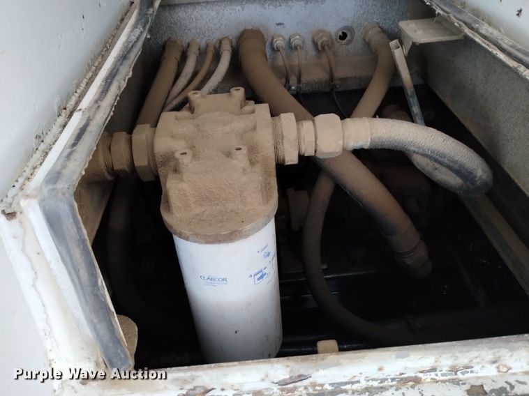 image for item DQ5988 1990 Ford L9000 fuel truck