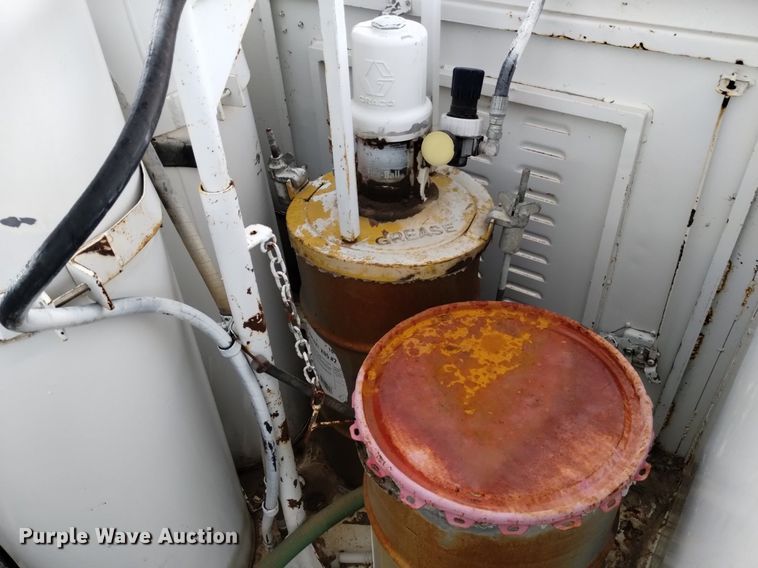 image for item DQ5988 1990 Ford L9000 fuel truck