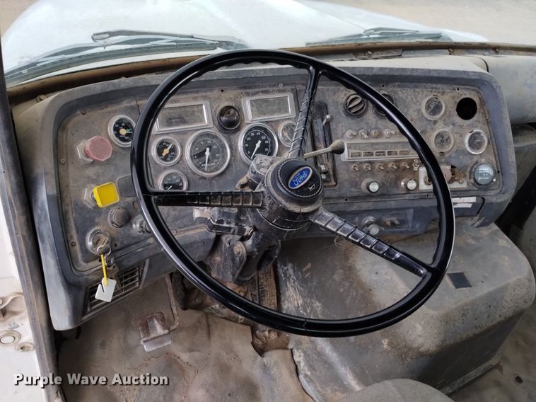 image for item DQ5988 1990 Ford L9000 fuel truck