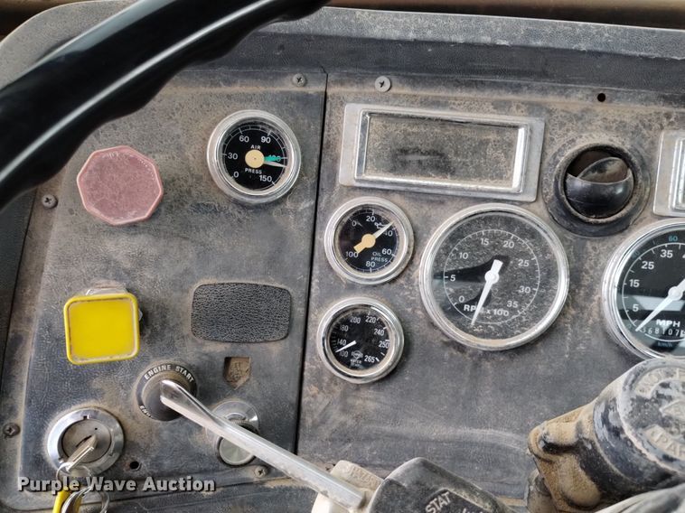 image for item DQ5988 1990 Ford L9000 fuel truck