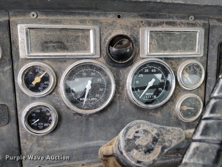 image for item DQ5988 1990 Ford L9000 fuel truck