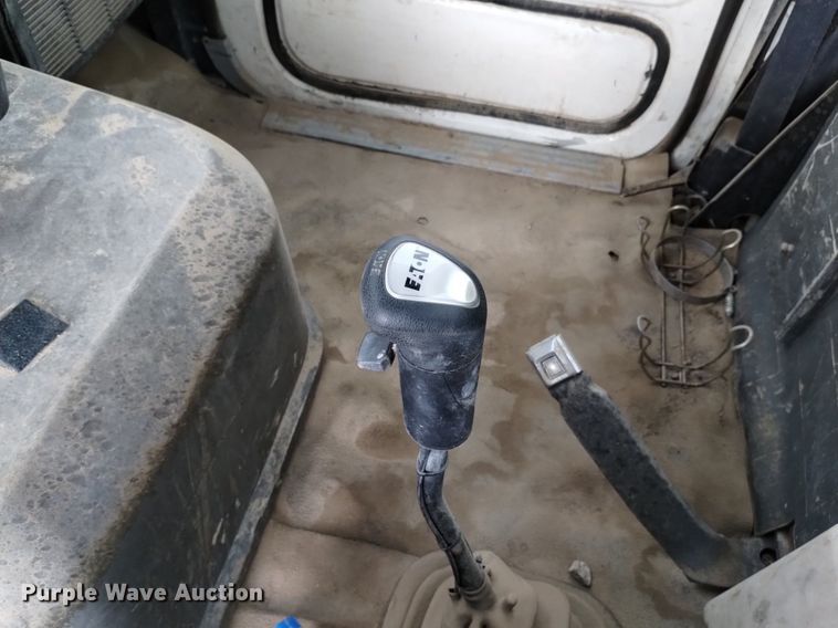 image for item DQ5988 1990 Ford L9000 fuel truck