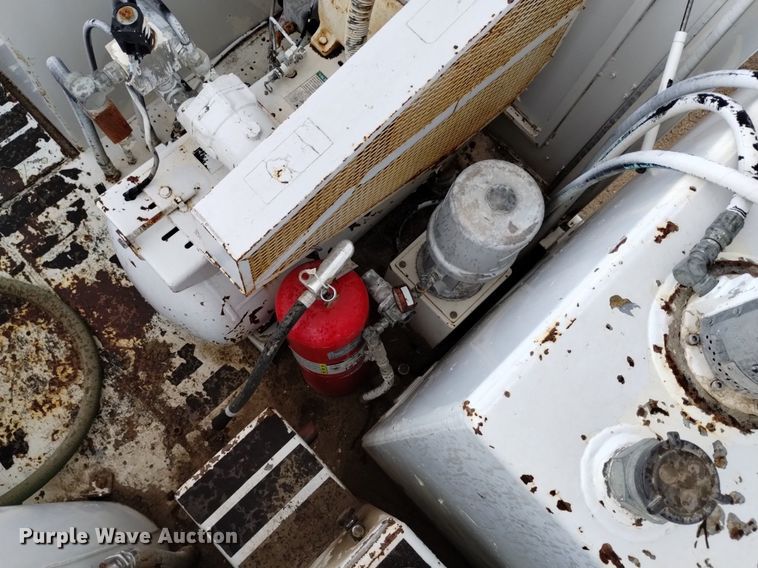 image for item DQ5988 1990 Ford L9000 fuel truck