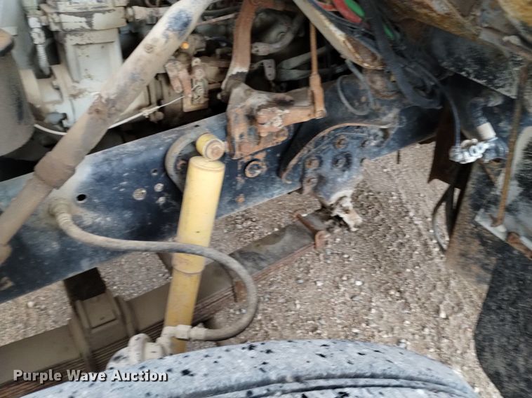 image for item DQ5988 1990 Ford L9000 fuel truck