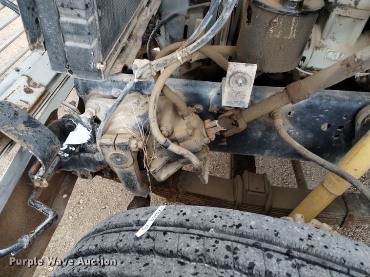 image for item DQ5988 1990 Ford L9000 fuel truck