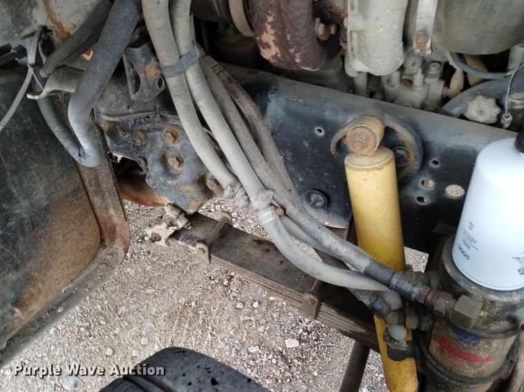 image for item DQ5988 1990 Ford L9000 fuel truck