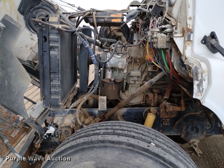 image for item DQ5988 1990 Ford L9000 fuel truck