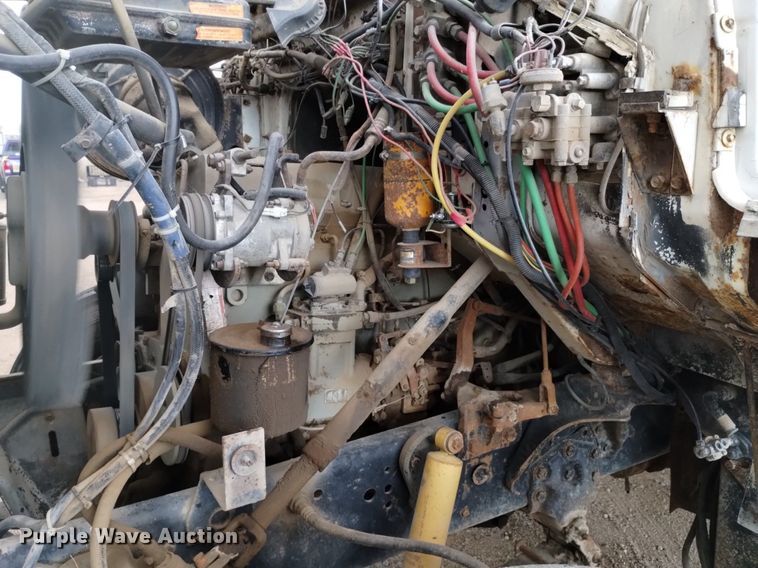 image for item DQ5988 1990 Ford L9000 fuel truck