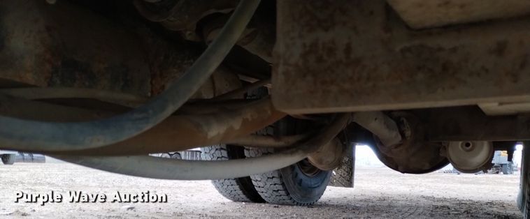 image for item DQ5988 1990 Ford L9000 fuel truck