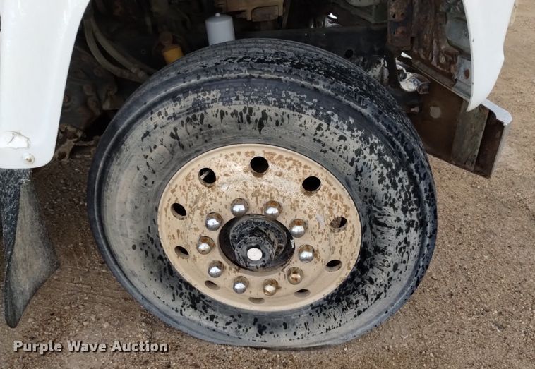 image for item DQ5988 1990 Ford L9000 fuel truck