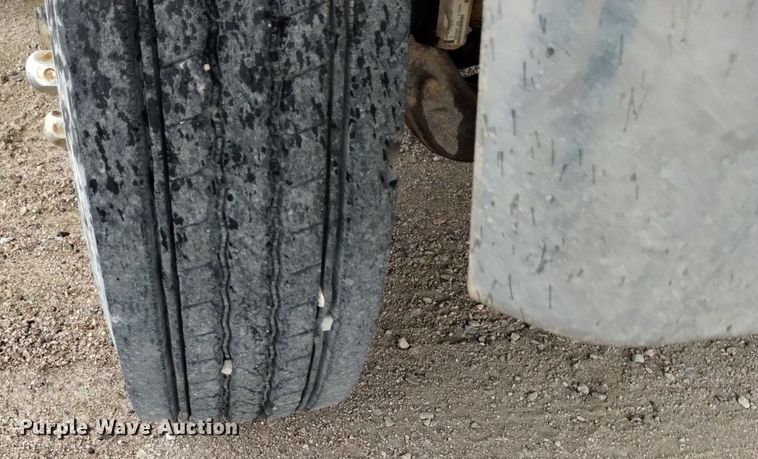 image for item DQ5988 1990 Ford L9000 fuel truck