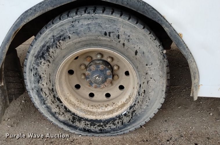 image for item DQ5988 1990 Ford L9000 fuel truck