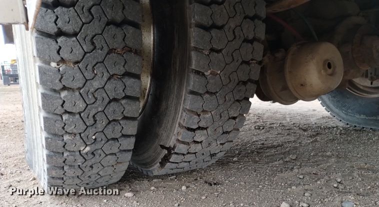 image for item DQ5988 1990 Ford L9000 fuel truck