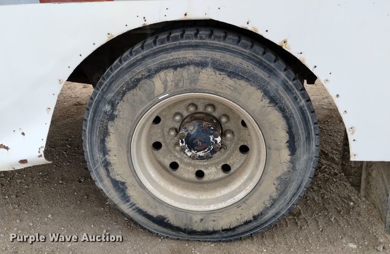 image for item DQ5988 1990 Ford L9000 fuel truck