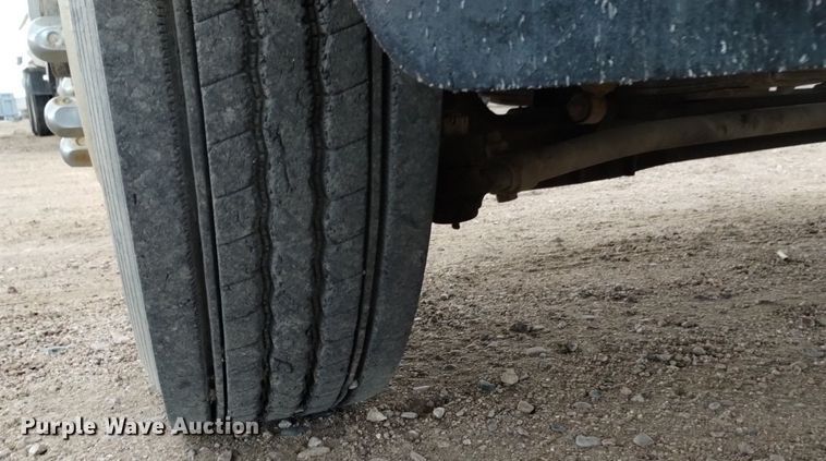 image for item DQ5988 1990 Ford L9000 fuel truck