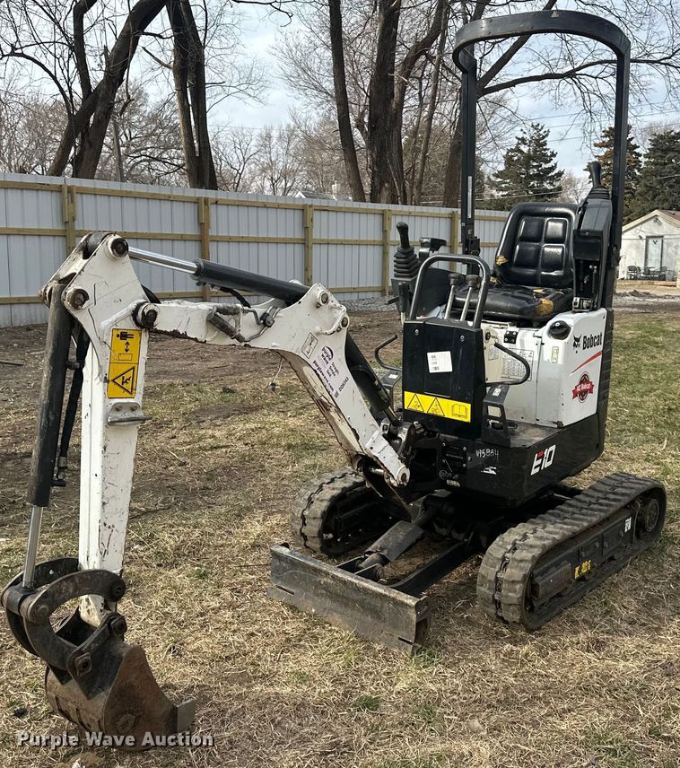 image for item DQ6343 2019 Bobcat E10 mini excavator