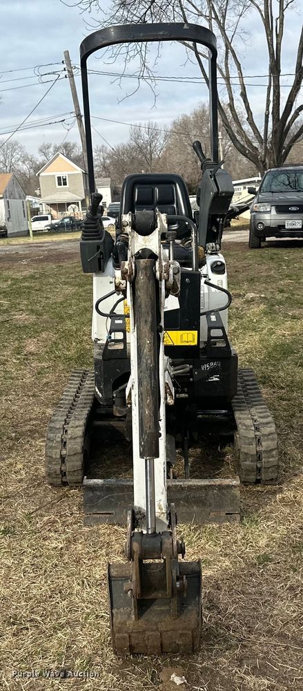 image for item DQ6343 2019 Bobcat E10 mini excavator