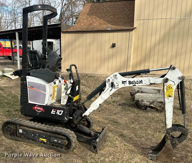 image for item DQ6343 2019 Bobcat E10 mini excavator