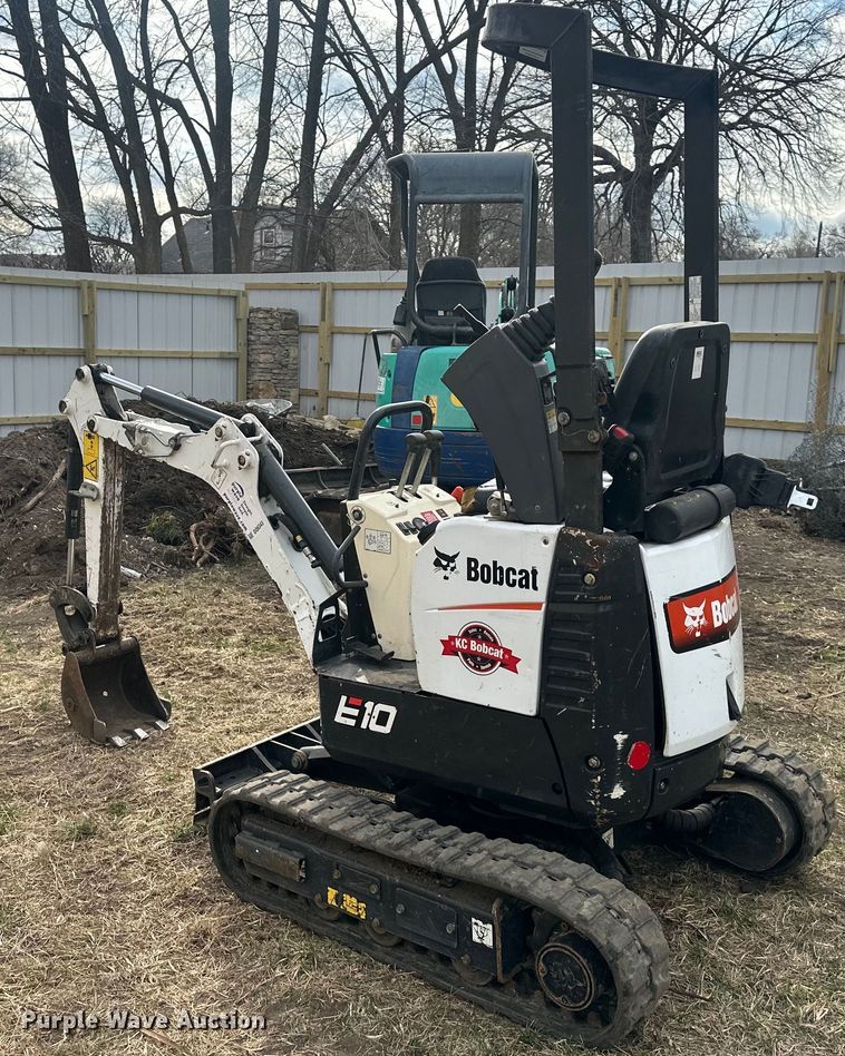 image for item DQ6343 2019 Bobcat E10 mini excavator